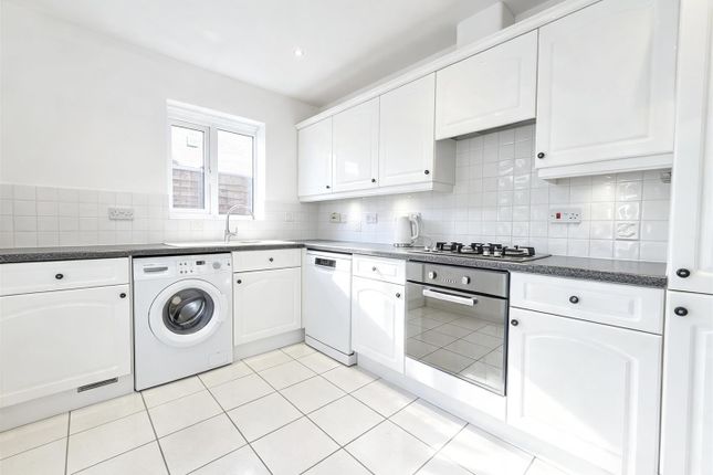 58, Bluebell Way, Hatfield photo 3