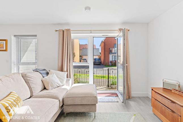 3, Aspen Way, Harlow photo 4