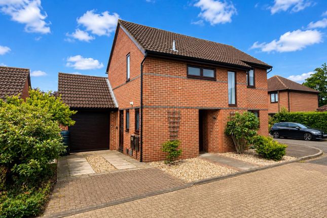 39, Pearse Grove, Milton Keynes photo 2