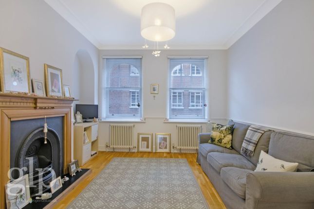 Flat to rent in Earlham Street, London