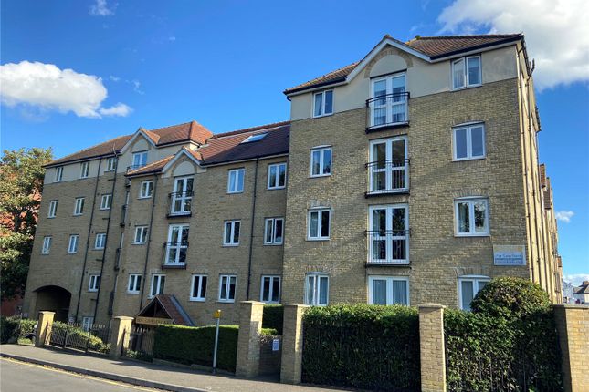 Thumbnail Flat for sale in King Georges Close, Rayleigh, Essex