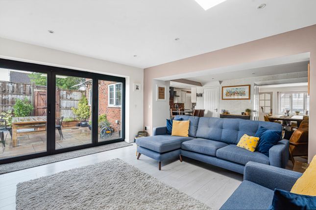2, Castlemaine Drive, Gloucestershire photo 4