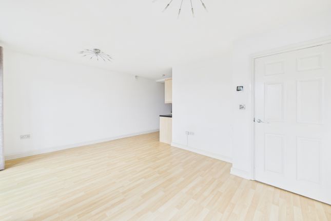 Flat 4, Valley House, 96 Woodhouse Road, Sheffield photo 4