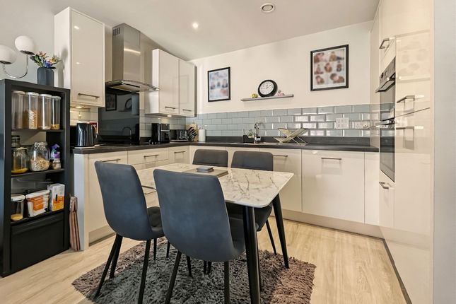 24 Baytree Court, Manchester photo 3