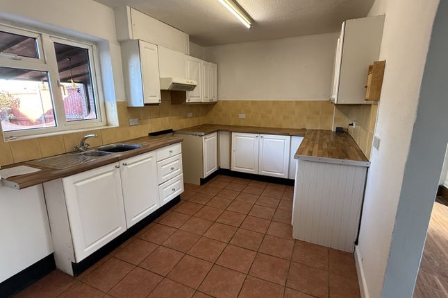 1 Margarets Road, Tewkesbury photo 4