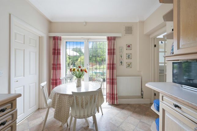 Silverley, Sandy lane, Kingswood photo 4