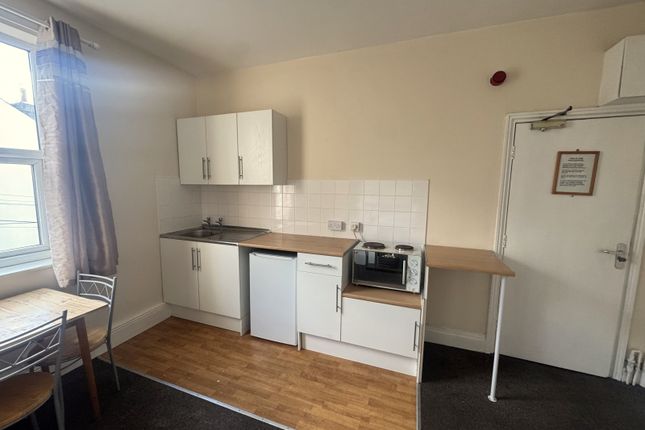 Flat 3, 126 Pinderfields Road, Wakefield photo 3