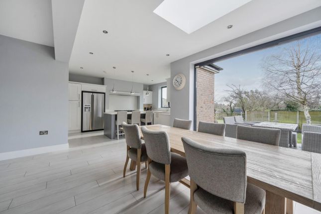 10, Church Crescent, Whetstone photo 3