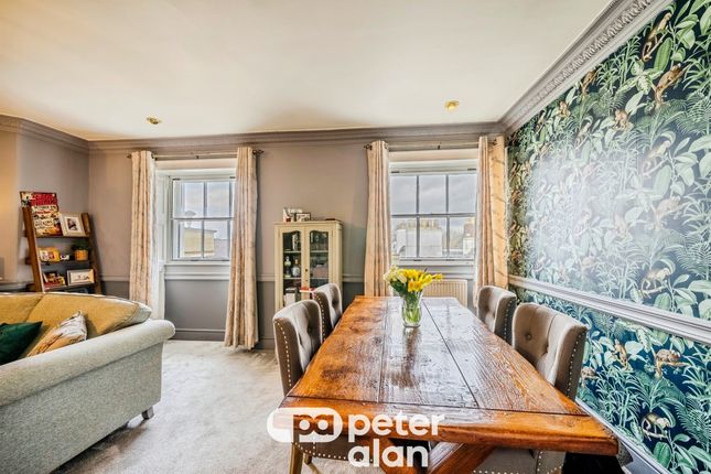 Whitney Suite, Beaufort Arms Court, Agincourt Square, Monmouth photo 4