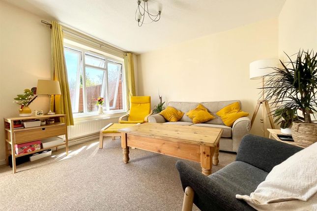 63 Bardsley Drive, Farnham photo 4