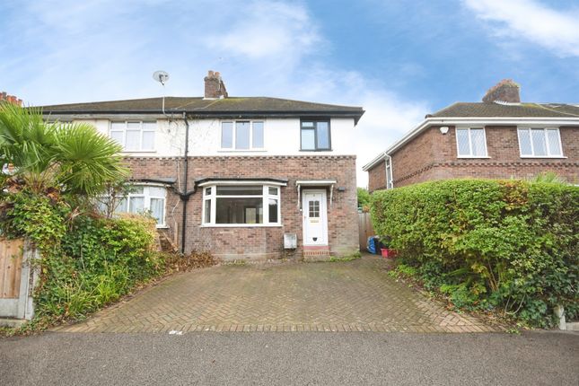 Firsgrove Crescent, BRENTWOOD photo 4