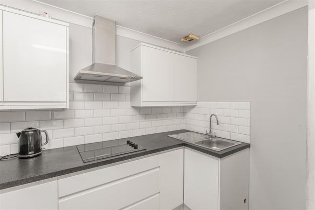 39, Chamberlaine Court, Banbury photo 4