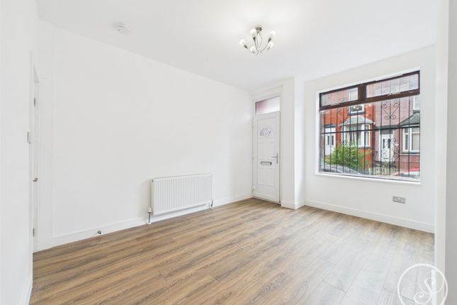 32, Nowell Mount, Leeds photo 4