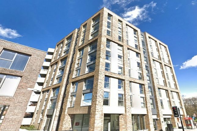 Thumbnail Flat to rent in Stockwell Park Walk, London