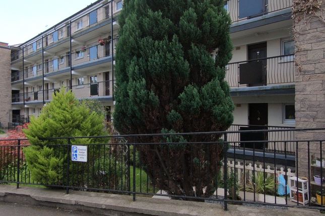Thumbnail Flat for sale in Drygate, Glasgow