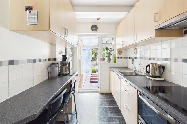 48, Lyndhurst Avenue, London photo 4
