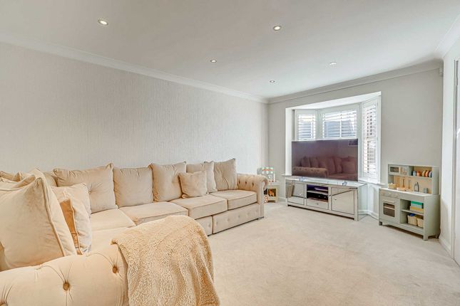 51, Truro Crescent, Rayleigh photo 3