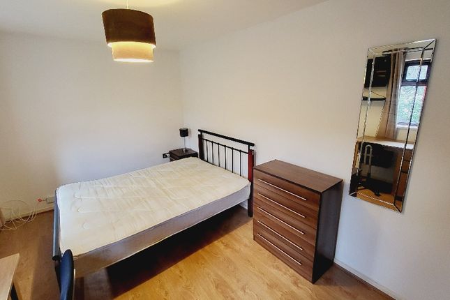 Thumbnail Terraced house to rent in 20 Walnut Gardens, London
