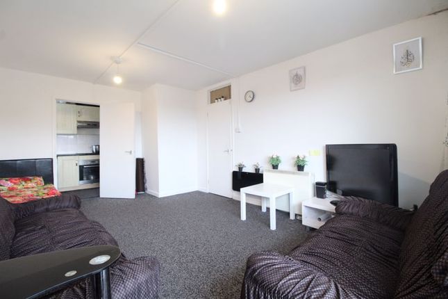 Flat for sale in Havelock Rise, Luton
