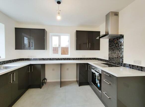 8a, Sutton Crescent, NORWICH photo 4