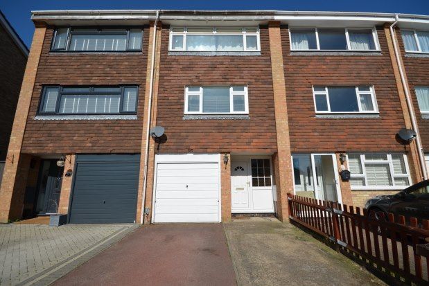 Town house to rent in Beverley Close, Gillingham