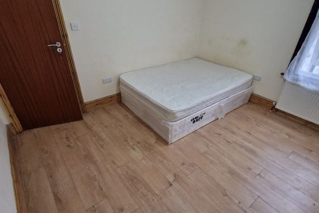 Room to rent in Shrewsbury Road, Forest Gate, London