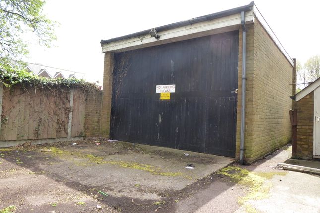 Parking/garage to let in The Paddock, Dover