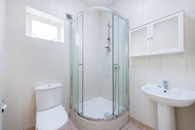 Thumbnail Flat to rent in Devonshire Road, Chiswick, London