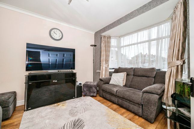 End terrace house for sale in Willow Way, Luton, Bedfordshire
