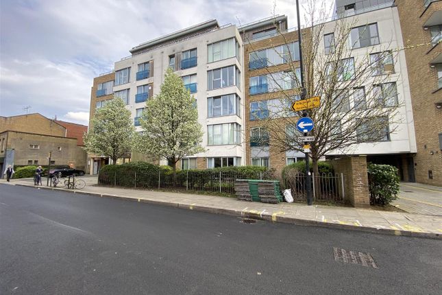 Flat for sale in Glenthorne Road, Hammersmith