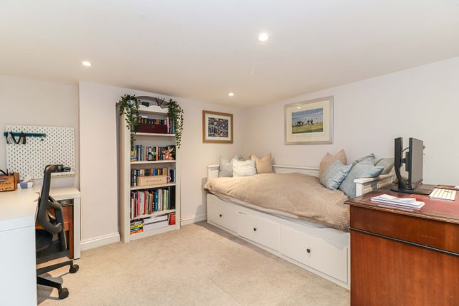 Town house for sale in Queen Street, St.Albans