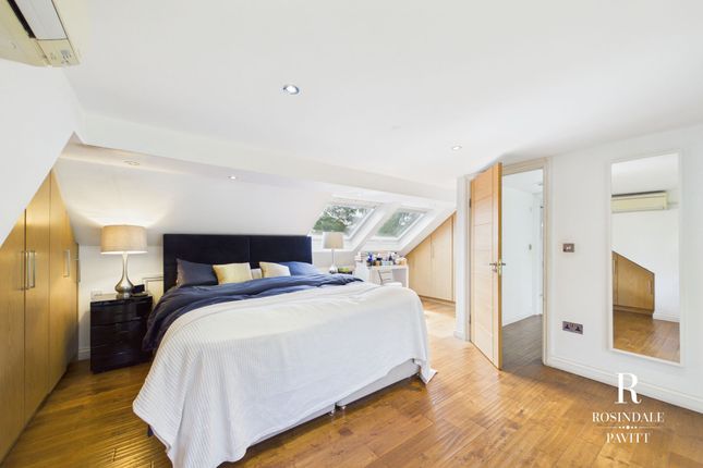 27 Lordsbury Field, Wallington photo 4