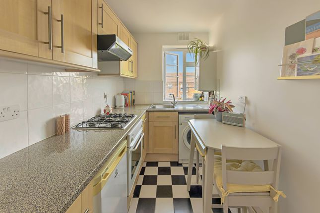 Flat 65, The High Streatham High Road, London photo 3