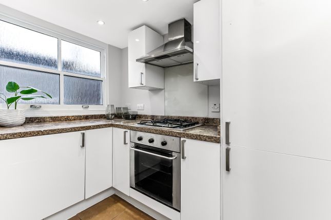 Flat for sale in Redcliffe Gardens, Chelsea