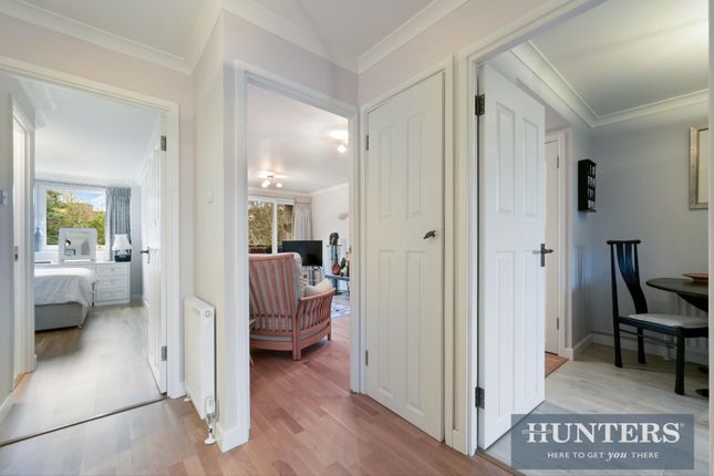 Romulus Court, 15, 1 Justin Close, Brentford photo 3