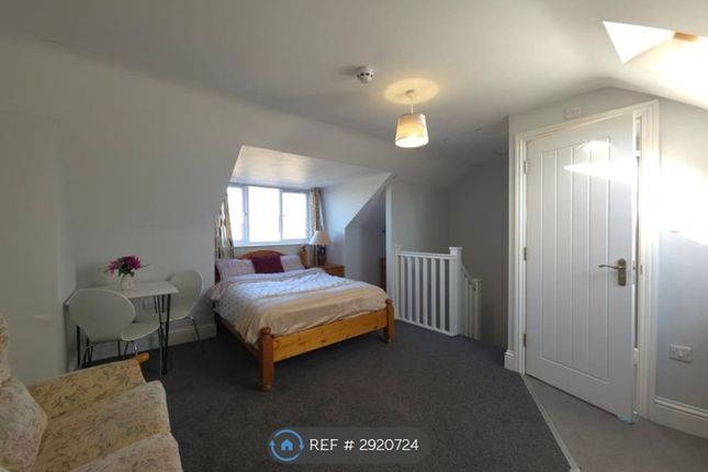 Studio flat on Clifford Road, Bristol, £1,100/mo