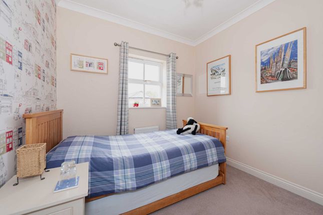 End terrace house to rent in Cavendish Walk, Epsom