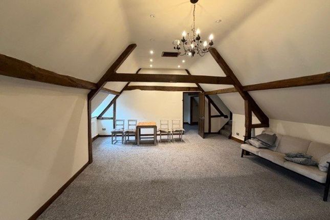 Flat 3 9B, Silver Street, Kettering photo 2