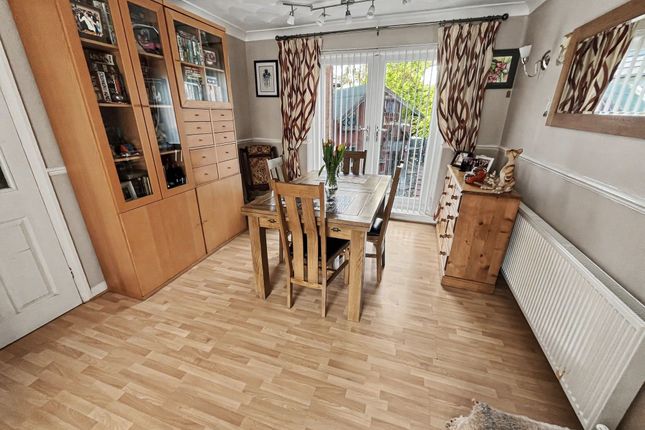 51 Maple Avenue, Manchester photo 3