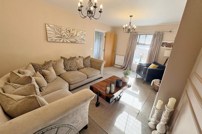 Colclough Close, Castleford WF10 photo 3