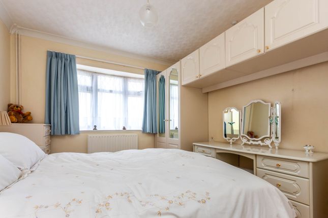 48, Fern Road, Rushden photo 3