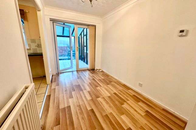 36 Chester Close, Pontypool photo 5