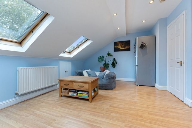 Duplex for sale in Fulham Palace Road, London