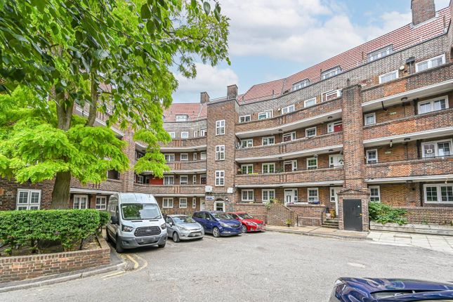 Flat for sale in Pearce House, Clapham Park, London