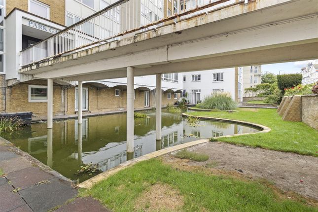 Flat 32, Park Gates, Chiswick Place, Eastbourne photo 3