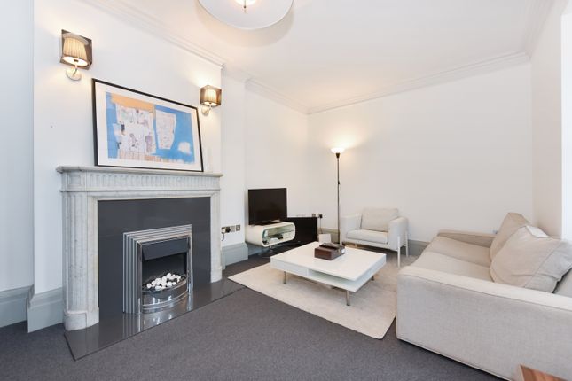 Thumbnail Flat for sale in Hay Hill, Mayfair, London