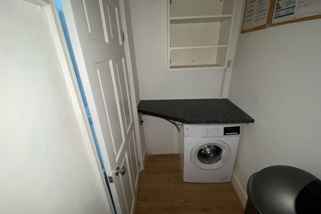 Room 2, Bedford photo 4