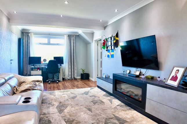19 Tynewydd, Tredegar photo 2