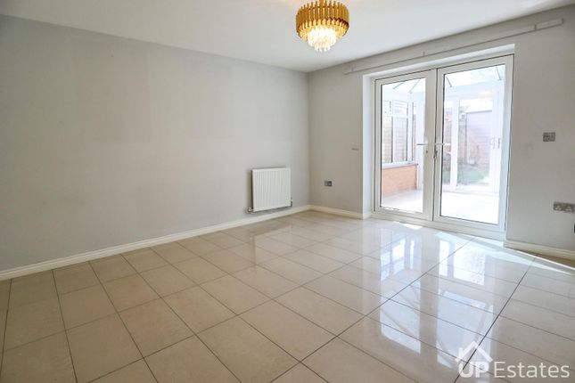 12, Lifeguard Mews, Coventry photo 5