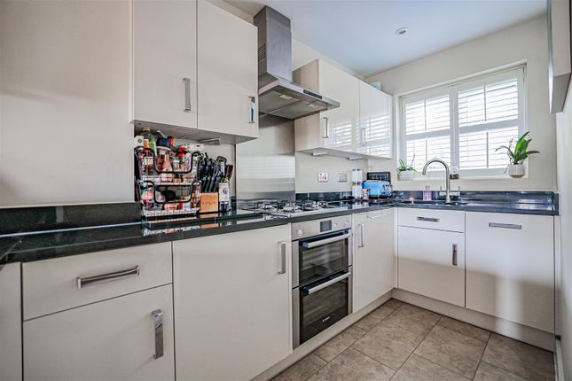 29, Kingcup Avenue, Hemel Hempstead photo 3
